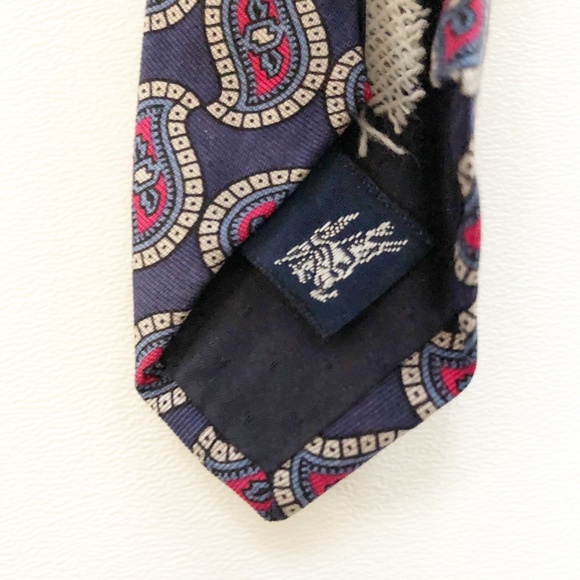 Burberry's of London Necktie TIE 100% Silk Navy Red Paisley Hand Sewn in USA - Picture 7 of 9